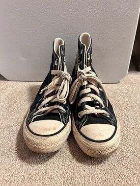 Black High-Top Canvas Sneakers - Classic Style